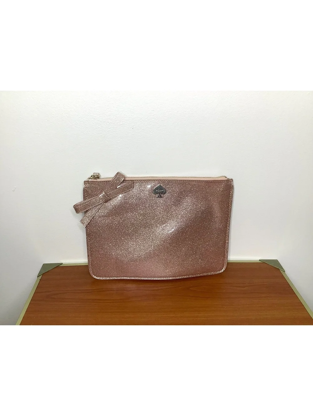 < Kate Spade Rose Gold Glitter Vinyl Zip Clutch Bag >